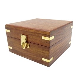 Zestaw 4 metalowych kieliszków mosiężnych w pudełku drewnianym - SE03