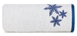 Biały świąteczny ręcznik z motywem śnieżynek